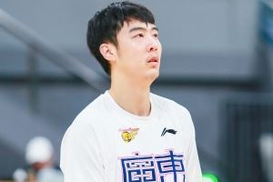 媒体人:张明池近期承受来自个人&家庭的压力 他需要些时间来调整